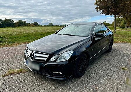 Mercedes-Benz E 200 CGI Coupe Blue EFFICIENCY Avantgarde