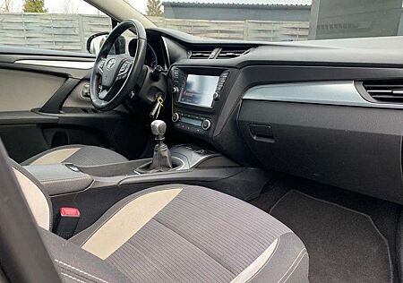 Toyota Avensis 2.0 D-4D Prestige 143 PS