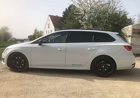 Seat Leon Cupra 290 / Vollaustattung „Perfomance Paket“