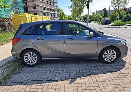 Mercedes-Benz B 180 (BlueEFFICIENCY)