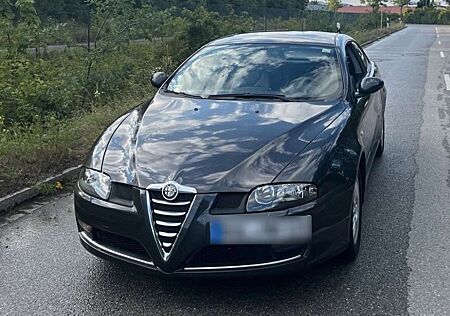 Alfa Romeo GT 2.0 16V JTS Distinctive (10.2006->)