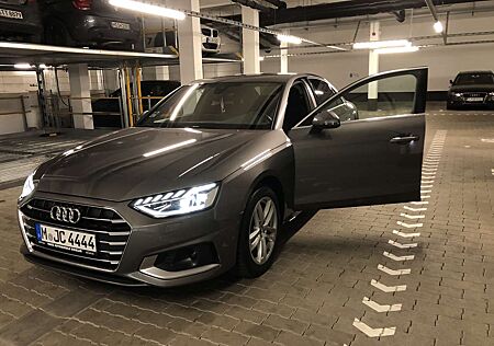 Audi A4 40 TFSI S tronic design