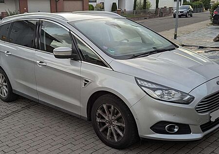Ford S-Max 1.5 Eco Boost Start-Stopp Titanium