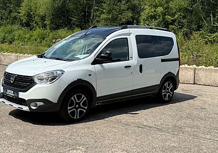 Dacia Dokker Stepway Celebration Navigation gepflegt
