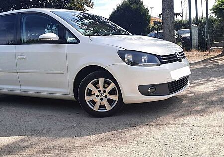 VW Touran Volkswagen 1.6 TDI DPF BlueMotion Technology DSG Comfortline