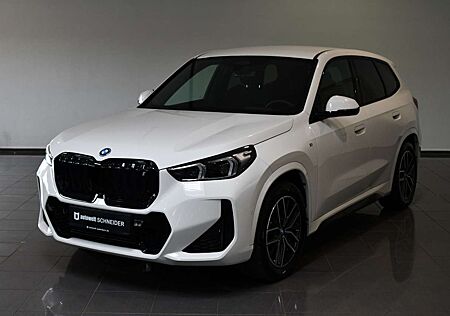 BMW X1 30 xDrive M Sport AHK HUD ACC Aktivsitze SHZ