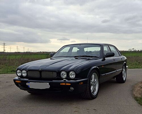 Jaguar XJR