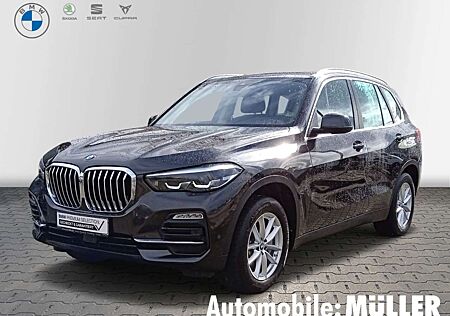 BMW X5 30d Allrad Park-Assistent AHK-klappbar Navi Park-A