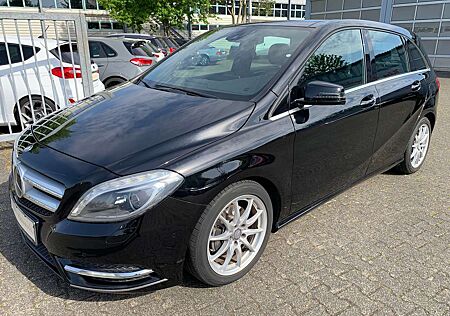 Mercedes-Benz B 200 Edition Sport-Navi-Leder-Pano-BIXenon-Standheizung