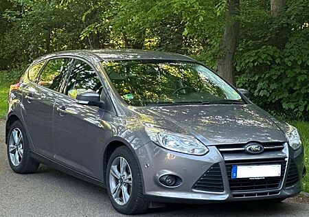 Ford Focus Sync Edition, sehr gepflegt, neuw. Allwetter