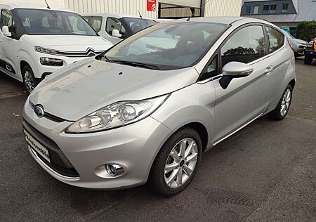 Ford Fiesta Titanium Klima/Alufelgen/Zahnriemen neu