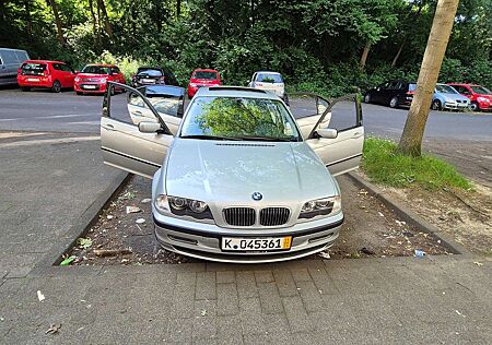 BMW 320i 320 E46 1.HAND UNFALLFREI SCHECKHEFT RENTNER WAG.