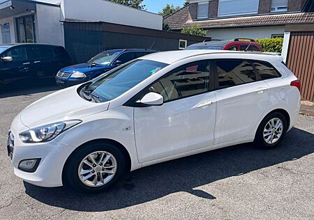 Hyundai i30 cw blue Classic*1.Hd*gepfl.*Fin.ab 99,-€