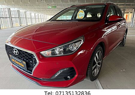 Hyundai i30 cw YES! + NAVI SZH RFK PDC APPLECAR GARANTIE