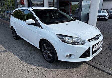 Ford Focus Kombi Titanium Einparkhilfe/Keyless/SHZ