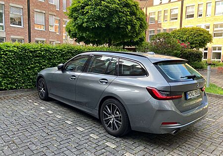 BMW 330d 330 3er Touring Diesel Touring xDrive Aut.