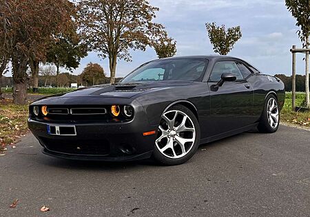 Dodge Challenger Automatik SXT Plus