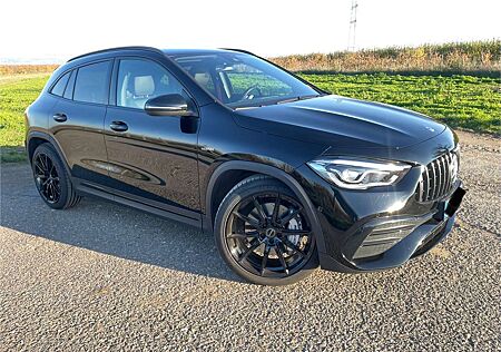 Mercedes-Benz GLA 35 AMG AMG GLA 35 4Matic AMG Speedshift DCT 8G
