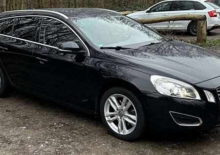 Volvo V60 Summum, 2 Jahre Tüv, AHK, 225tkm, sehr gepflegt