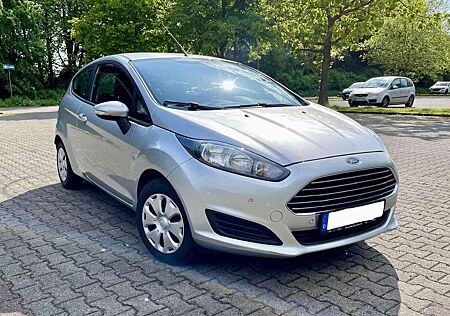 Ford Fiesta SHZ PDC KLIMA TEMPO Reifen, Batterie und Öl neu