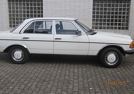 Mercedes-Benz 230 E