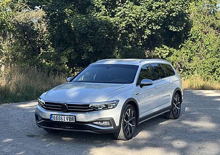VW Passat Alltrack Volkswagen Variant 2.0 TDI SCR DSG 4Motion AHK DCC ACC LED
