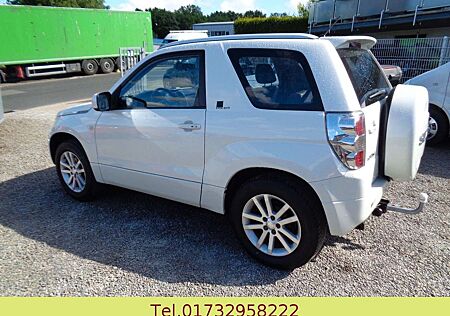 Suzuki Grand Vitara 1.6 Black and White