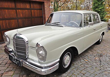 Mercedes-Benz 220 gebraucht kaufen Mercedes-Benz 220 SEB Limousine W111 Sechszylinder 120 PS