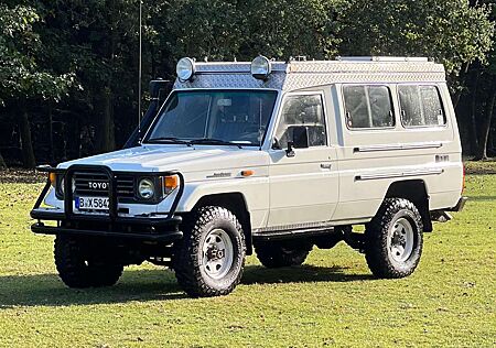 Toyota Land Cruiser PZJ 75