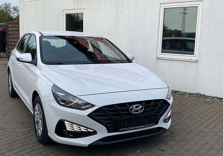 Hyundai i30 Select Lim.1.6 CRDi KLIMA/SITZH/KAMERA/EURO6