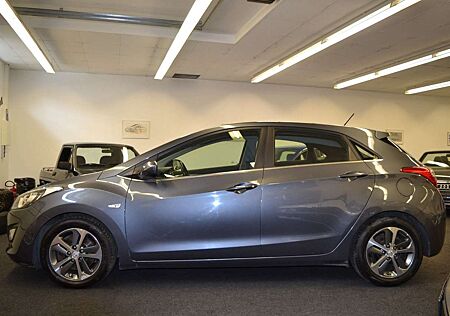 Hyundai i30 blue Trend (MODELLJAHR 2016)