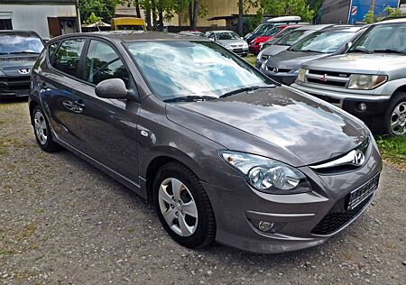 Hyundai i30 1.6 Comfort Automatik /TÜV/AU 04/2026