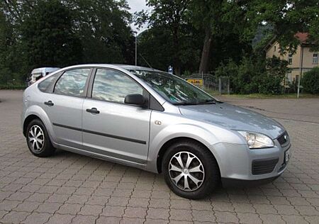 Ford Focus 1.6 Ti-VCT Trend+2.HAND+FÄHRT GUT+4-TÜRIG