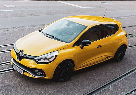 Renault Clio TCe 220 EDC R.S. Trophy