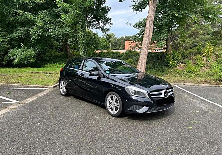 Mercedes-Benz A 180 (BlueEFFICIENCY) Urban