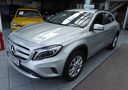 Mercedes-Benz GLA 200 Automatik erst 72.300 KM!! Navi