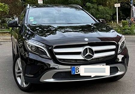 Mercedes-Benz GLA 180 GLA+180+7G-DCT+SCORE!