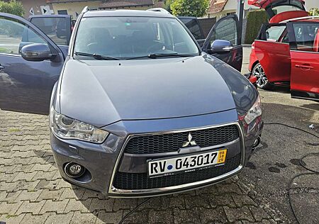 Mitsubishi Outlander 2.2 DI-D 4WD TC-SST Intense