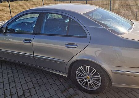 Mercedes-Benz E 200 CGI BlueEFFICIENCY Avantgarde