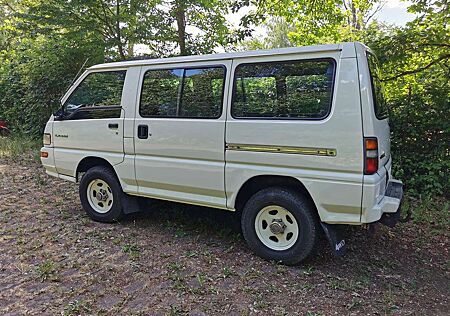 Mitsubishi L300