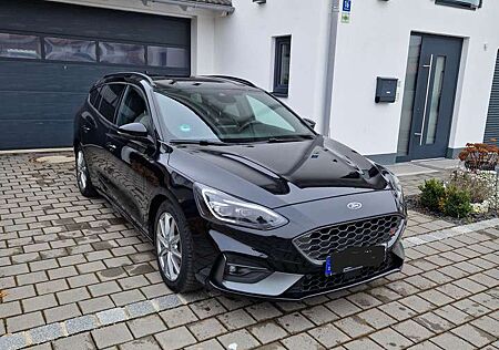 Ford Focus Turnier ST 2.3 EcoBoost