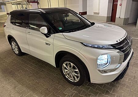 Mitsubishi Outlander 2.4 PHEV 100 kW LUXURY