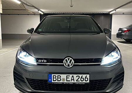 VW Golf GTE Volkswagen Golf GTD (BlueMotion Technology) DSG