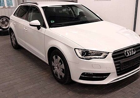 Audi A3 Ambition*So+WiR*Bi-XENON*KLIMAAUT*SiHz*driveSelect