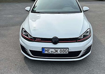 VW Golf GTI Volkswagen Performance BlueMotion Technology DSG