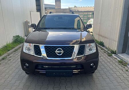Nissan Pathfinder Nissan Pathfinder 3.0 dCi LE.SHZ.AHK.Kamera.7 Si