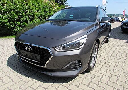 Hyundai i30 Kombi 1.6 CRDI YES! 'Navi/SHZ/AHK'