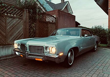 Oldsmobile Delta 88 Sedan 5,7L