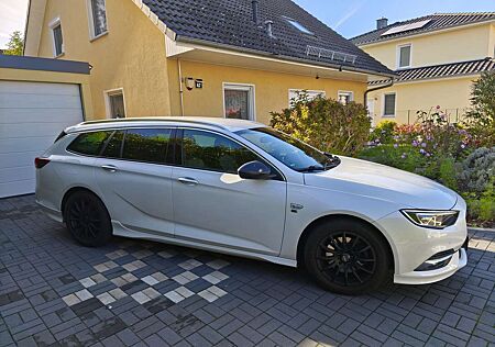 Opel Insignia gebraucht kaufen Opel Insignia ST ULTIMATE 2.0 BITURBO AT 4X4 Exklusive OPC LINE