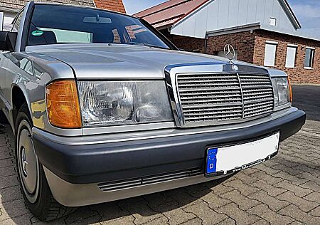 Mercedes-Benz 190 190 E 1.8, TÜV NEU, 1. Hand, nur 96 tkm, H - Kennzeichen, 5 - Gang, Top Fahrzeug